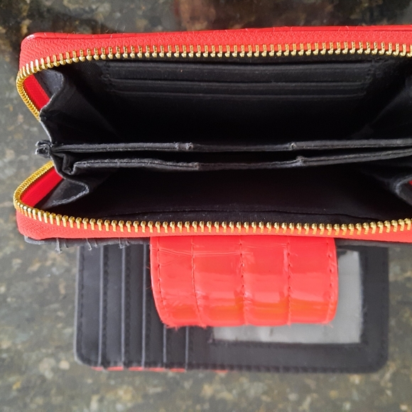 Kenneth Cole REACTION Clutch wallet, patent red. - Picture 6 of 9